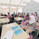 سوريات-في-مدرسة-مؤقتة-بمخيم-الزعتري-للاجئين-السوريين سوريات-في-مدرسة-مؤقتة-بمخيم-الزعتري-للاجئين-السوريين