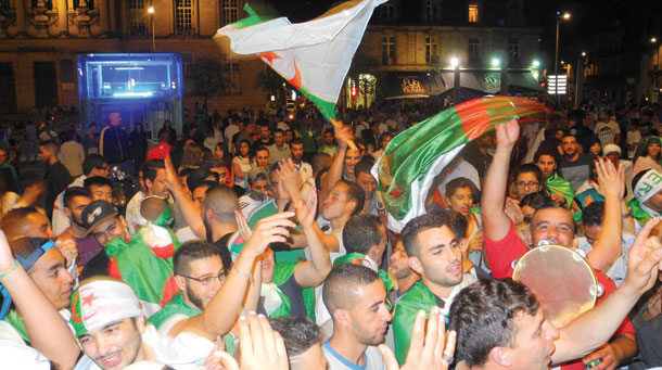 الجزائريون واصلوا الاحتفال بتخطي دور المجموعات على مدار اليومين الماضيين