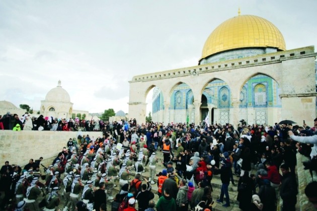 Palestinian scouts play music during a ceremony commemorating the birth of Prophet Mohammed, known in Arabic as "Mawlid al-Nabawi", next to the Dome of the Rock in Jerusalem's Old City