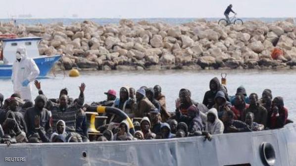 خفر السواحل الإيطالي يبدأ إنقاذ نحو ألف من مهاجري القوارب