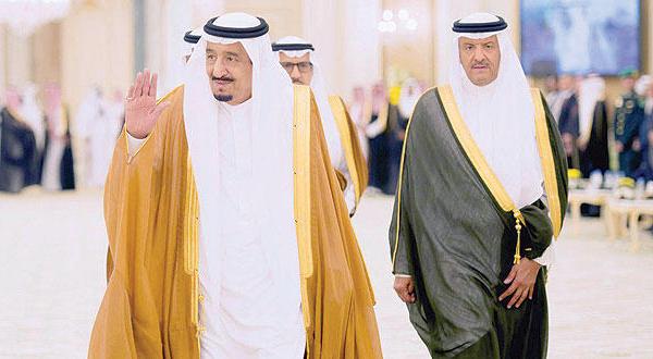 خادم الحرمين خلال تدشين مركز الملك سلمان في الرياض أمس