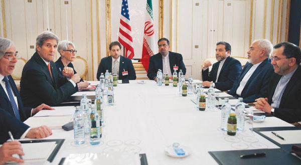 وزيرا خارجية الولايات المتحدة جون كيري وإيران محمد جواد ظريف